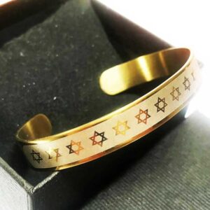 A fashion bracelet made of Star of David